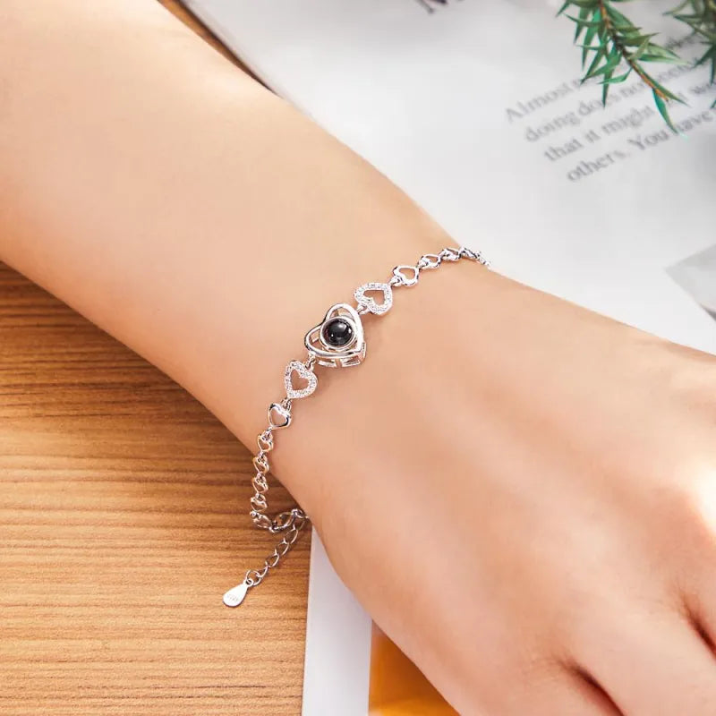 Pulsera Personalizada Con Eslabones De Corazón Y Proyección De Fotos